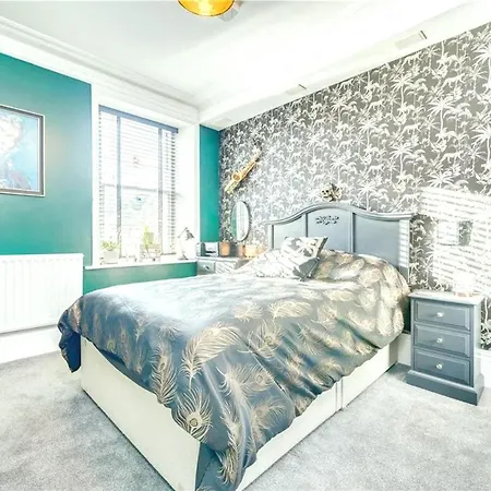 Cool & Colorful Centric Apartment-rubi